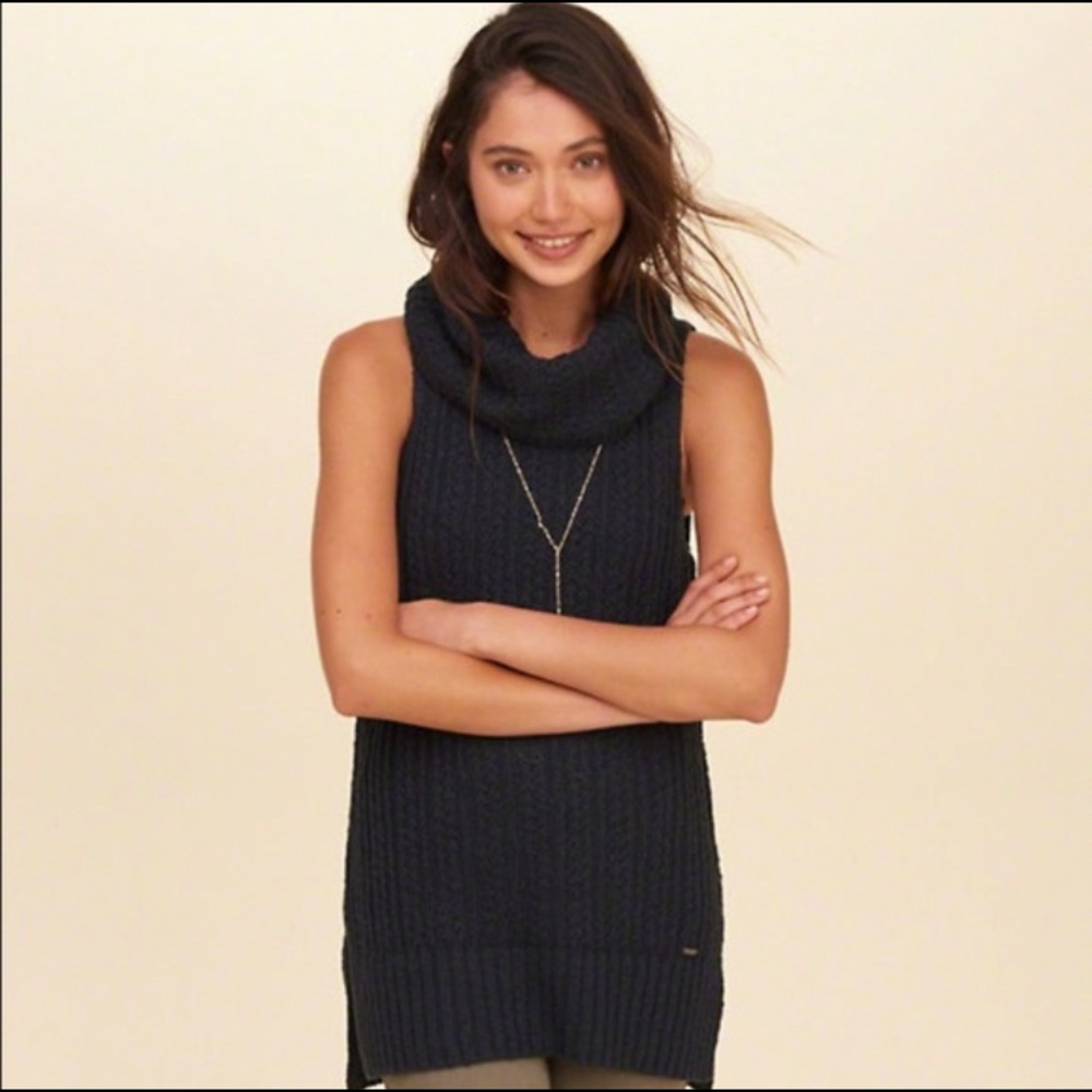 Hollister - Navy Blue Knit Sleeveless Sweater